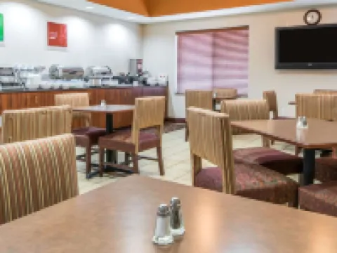 Comfort Suites Hotels in Daviess County
