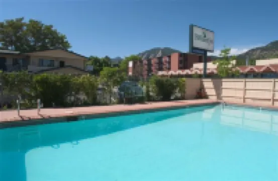 Boulder University Inn