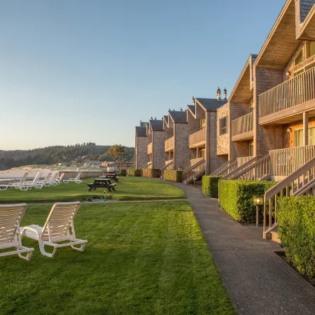 Schooner's Cove Inn