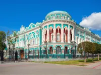 Novotel Ekaterinburg Tsentr Hotel Các khách sạn gần Church of All Saints in Yekaterinburg