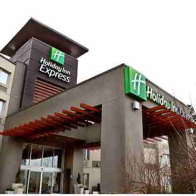 Holiday Inn Express & Suites Langley Hotel Exterior