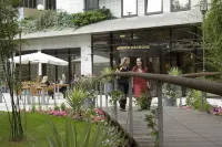 Fraser Suites Paris La Défense Hotel dekat INPI