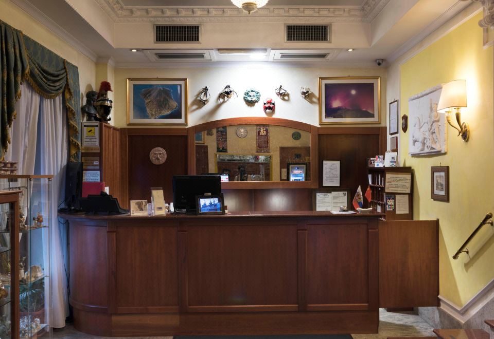 2. 호텔 스트롬볼리..