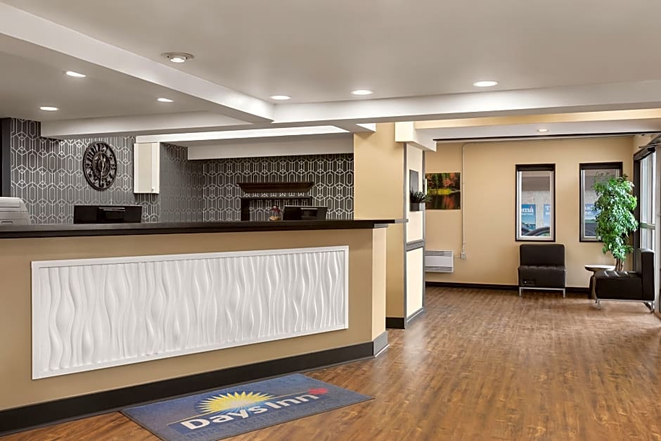 Days Inn & Suites by Wyndham Sault Ste. Marie on