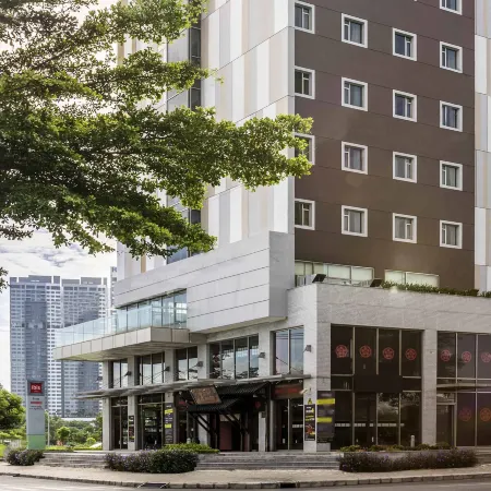 Ibis Saigon South Отели рядом с достопримечательностью «Район 7»