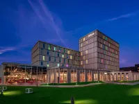 Yotel Amsterdam Hoteles cerca de Mirador A'DAM Lookout