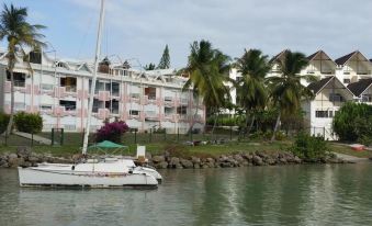Studio in Le Gosier, with Wonderful Sea View, Enclosed Garden and Wifi