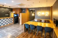 R9 Hostel Tochigi Ekimae - Male Only Hotels in Tochigi