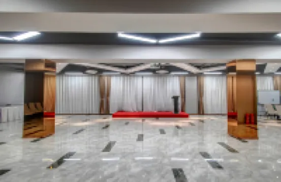 Harbin Central Street InterFeng Holiday Hotel (Flood Control Memorial Tower)