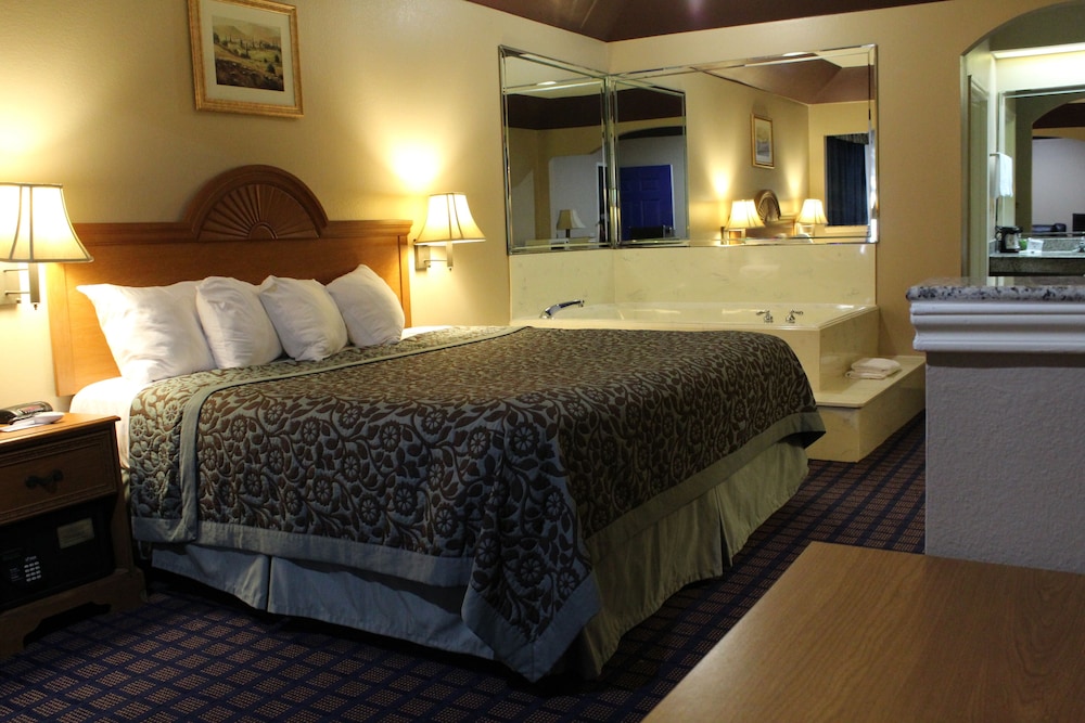 Sapphire Inn & Suites