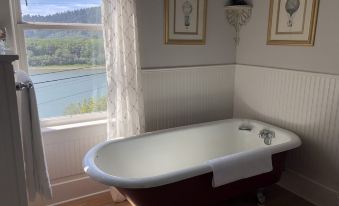 The Historic Requa Inn