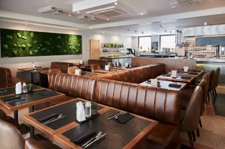 Hotel Amadeus Отели рядом с достопримечательностью «Kröpcke-Uhr»