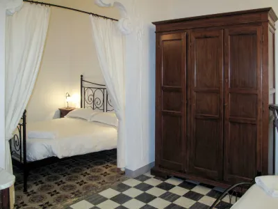 Camelot (Flg204) Hotels near PORT OF FINALE