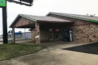Budget Inn Muskogee Hotels near Lakeland Shopping Center