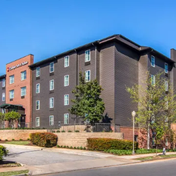 Clarion Inn & Suites Atlanta Downtown Отели рядом с достопримечательностью «Капитолий штата Джорджия»