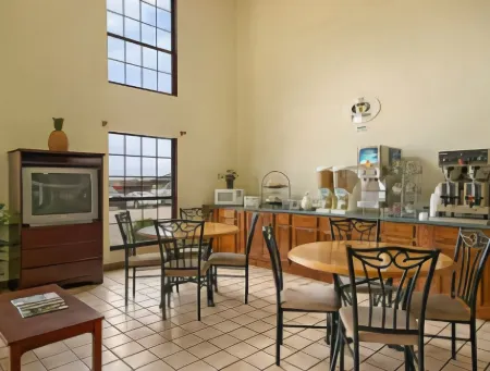 Super 8 by Wyndham Morrilton