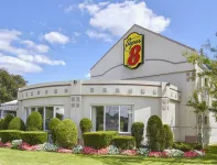 Super 8 by Wyndham Milford/New Haven Hotels in Мілфорд