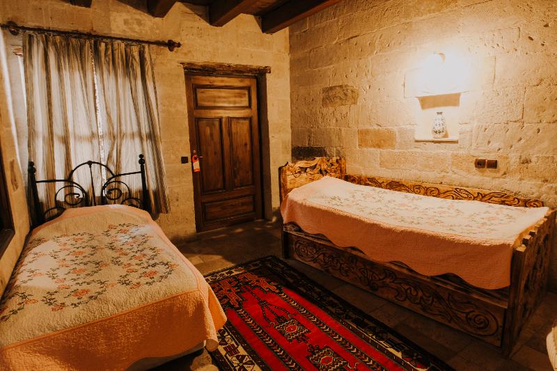 Holiday Cave Hotel