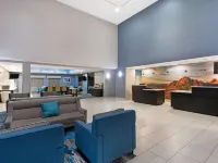 La Quinta Inn & Suites by Wyndham Phoenix I-10 West Hotels near Estrella