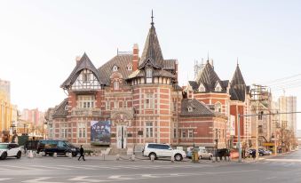 Orange Hotel (Dalian Qingniwaqiao Subway Station)