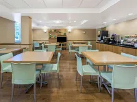 La Quinta Inn & Suites by Wyndham West Palm Beach Airport Hotels in West Palm Beach