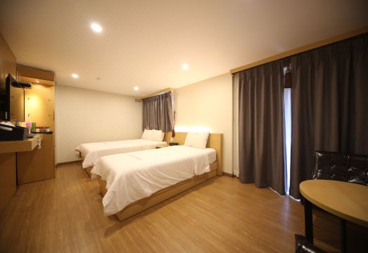 제네시스 비지니스 호텔 외관 또는 로비