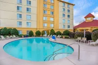 La Quinta Inn & Suites by Wyndham Winston-Salem - piscina