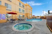 La Quinta Inn & Suites by Wyndham Hesperia Victorville - Hot Tub