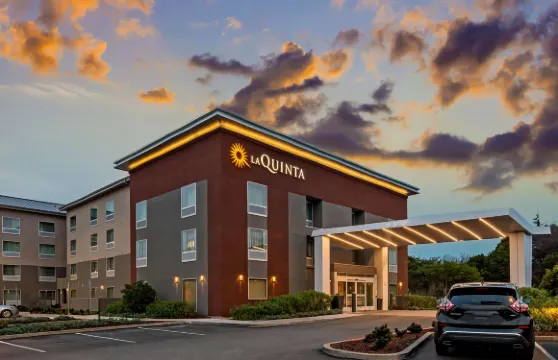 舊金山機場北拉昆塔温德姆套房酒店