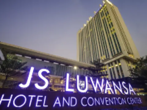 JS Luwansa Hotel & Convention Center Hotels near SCBD WEEKLAND