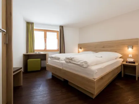 Haus Alpenrose Отели в г. Saas-Almagell