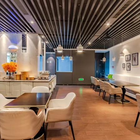 Orange Hotel (Hefei Huaihe Road Pedestrian Street Dadongmen Metro Station)