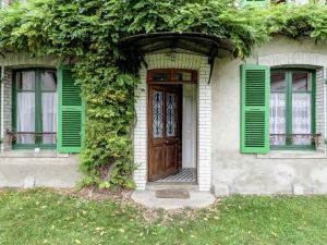 Traditional Holiday Home in Vanne France with Fireplace