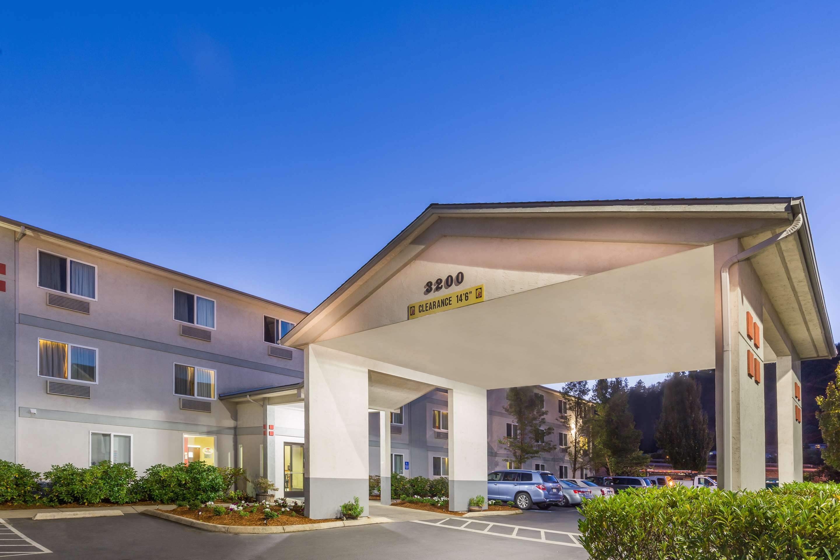 Super 8 by Wyndham Roseburg