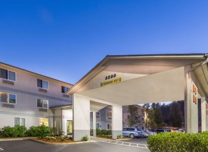 Super 8 by Wyndham Roseburg