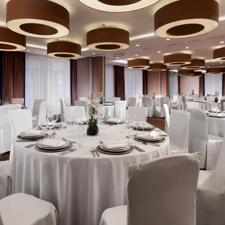 AZIMUT Сити Отель Калуга (Азимут Калугабывш. Four Points by Sheraton Kaluga)
