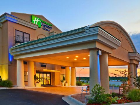 Holiday Inn Express & Suites Muskogee