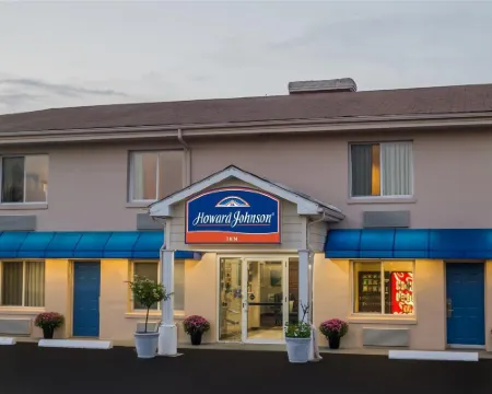 Howard Johnson by Wyndham Springfield Hotels in Springfield