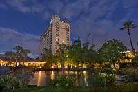 DoubleTree by Hilton Hotel Orlando at SeaWorld Hotels near Speedway
