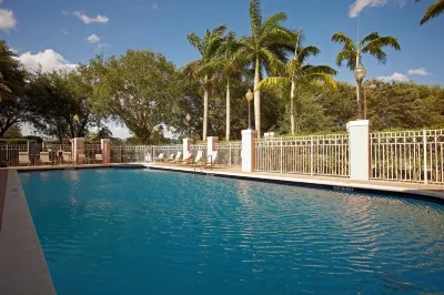 DoubleTree by Hilton Sunrise - Sawgrass Mills فنادق في Sunrise