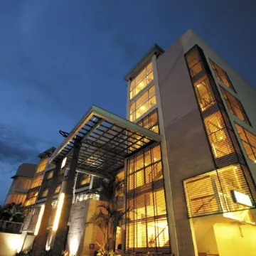 The Avenue Plaza Hotel