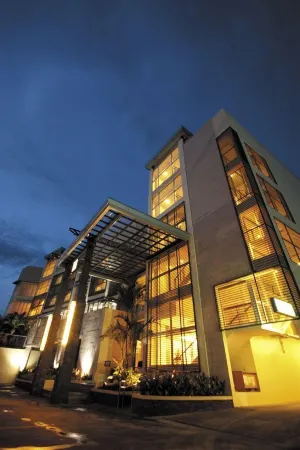 The Avenue Plaza Hotel