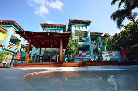 Le Cher du Monde Adults Only Отели рядом с достопримечательностью «Flames of the Forest»