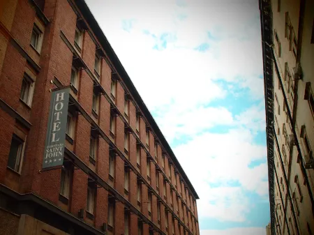 Hotel Saint John Отели рядом с достопримечательностью «Гробница Цецилии Метеллы»