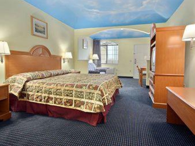 Sapphire Inn & Suites