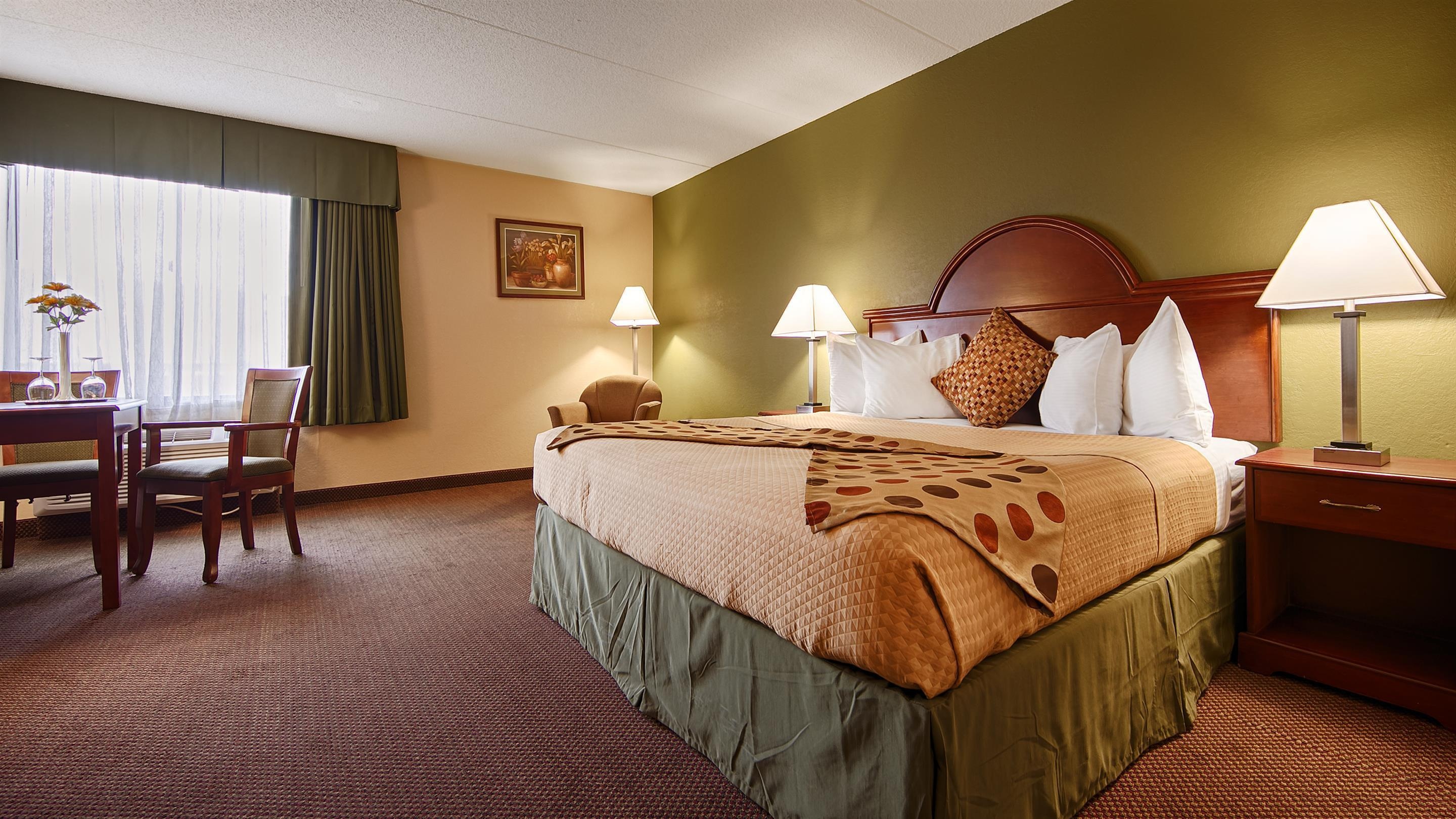 Best Western Luxbury Inn Fort Wayne