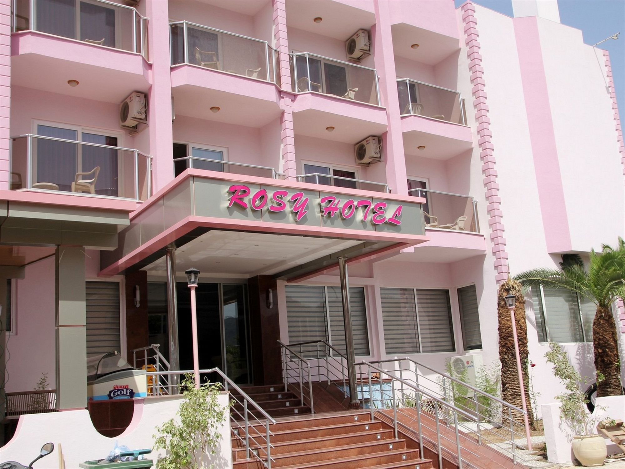 Rosy Hotel