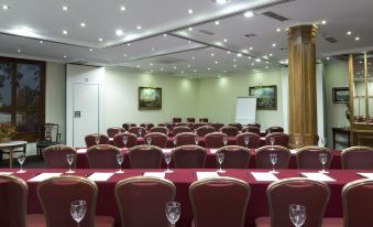 5. Hotel Li..