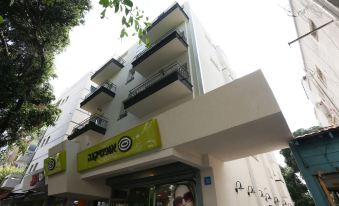 Dizengoff Avenue Boutique Hotel