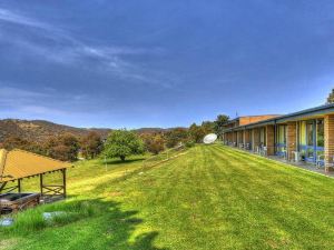 Lake Jindabyne Hotel